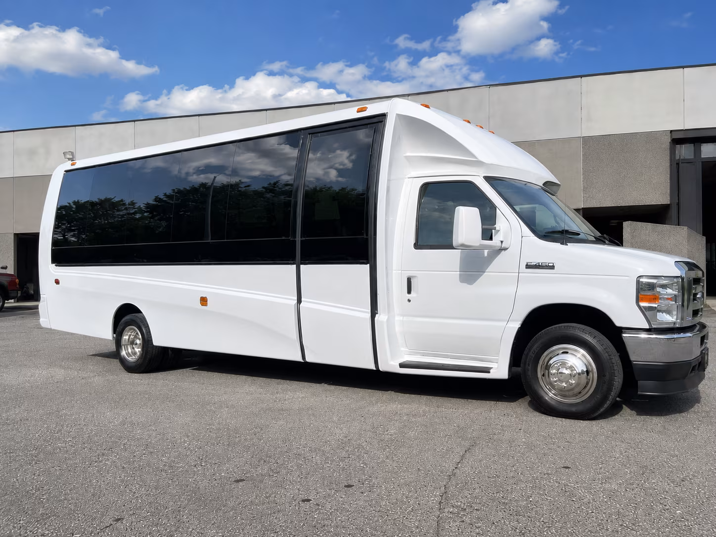 corporate airport transfer buses between georgetown and abia