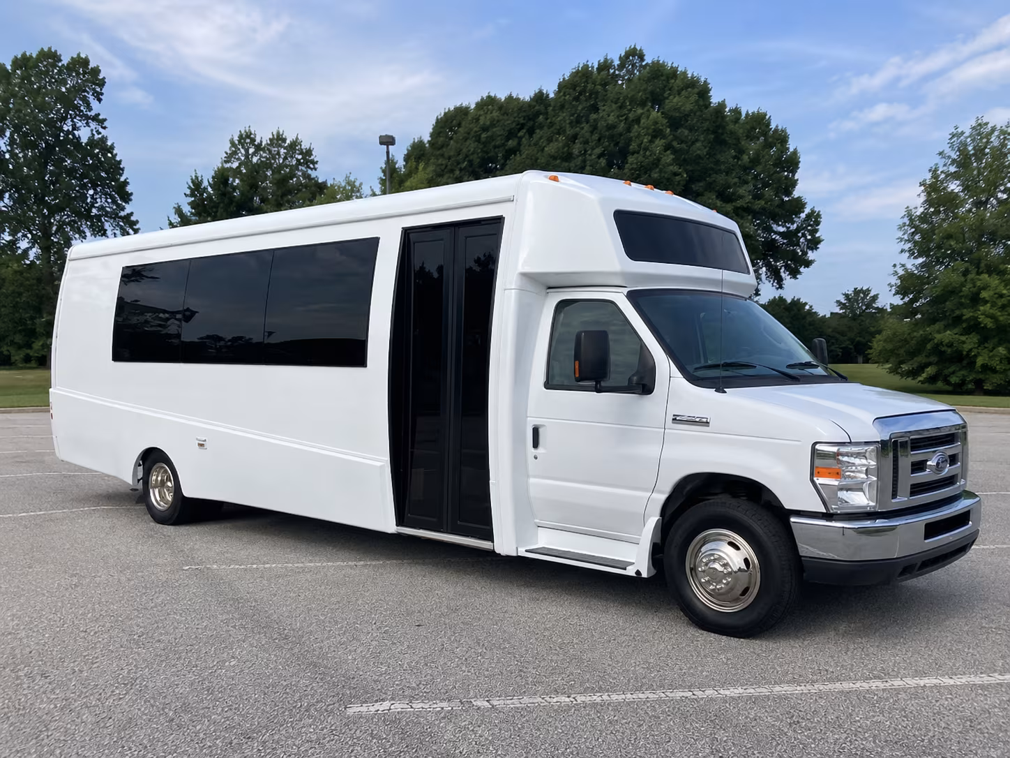 georgetown 18 passenger party bus