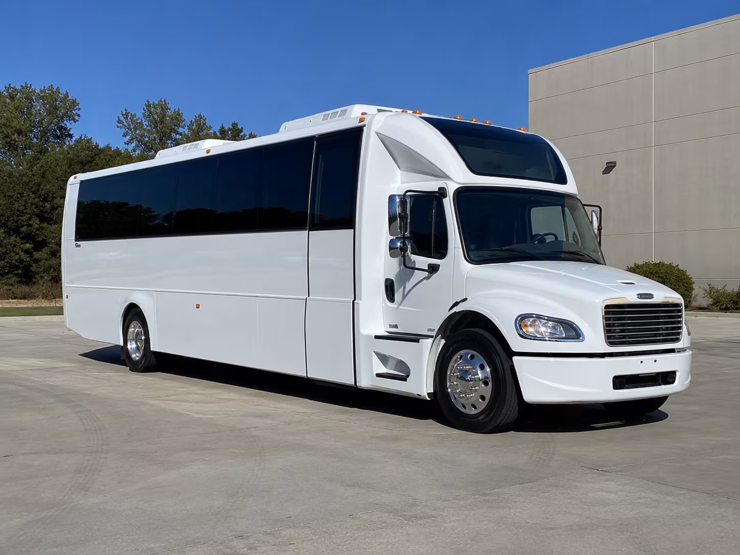 georgetown 28 passenger party bus